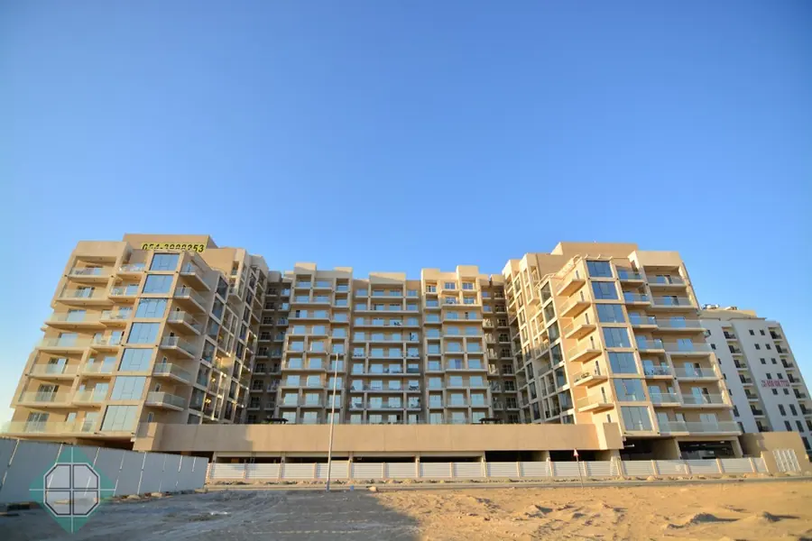 Curtain wall and aluminium facade project by Al Mukhattat 2